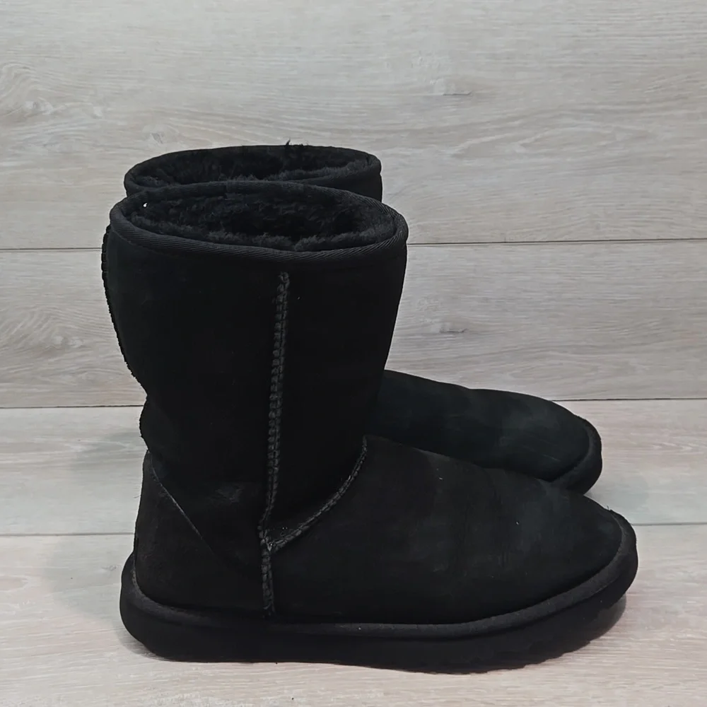 UGG Australia 5825 Classic Black Winter Boots Insulated Line Leather Shoes Sz 9